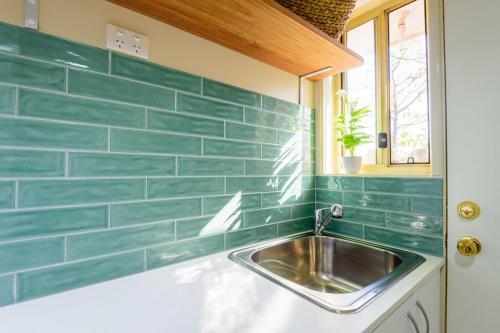 Jonnson Court Dunlop ACT Extra Images (5)